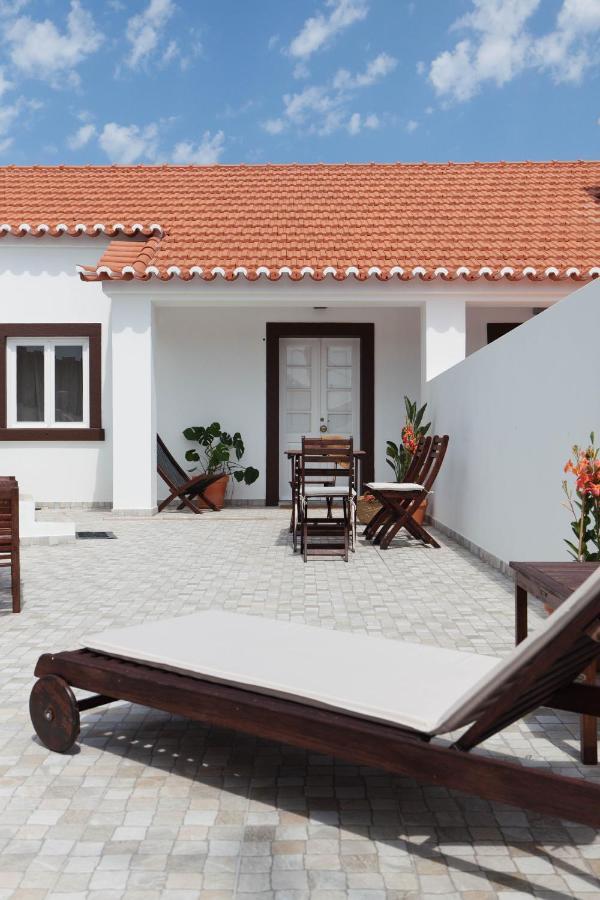 Villa Azenhas Do Mar Roadside House Colares Exterior foto